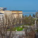Apartment Spacious In The Center Of Next To The Sea By Renters *