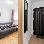 Spacious In The Center Of Next To The Sea By Renters Gdynia