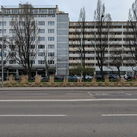 Spacious In The Center Of Next To The Sea By Renters *