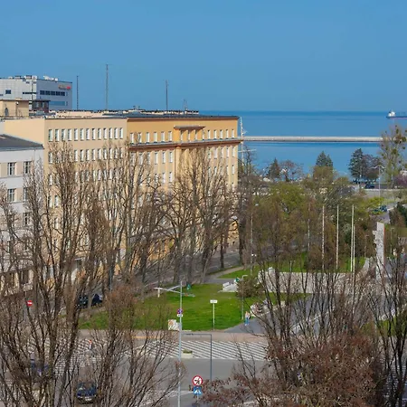 Apartment Spacious In The Center Of Next To The Sea By Renters *