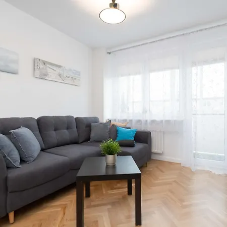 Spacious In The Center Of Next To The Sea By Renters * Gdynia