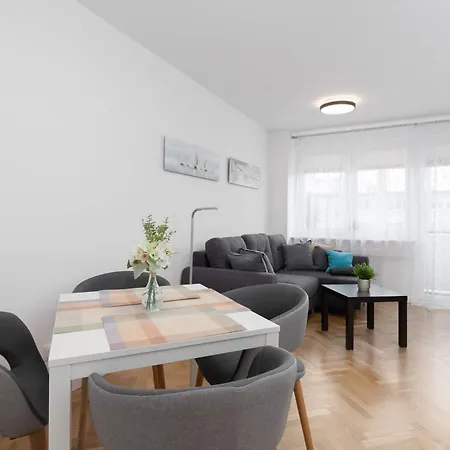 Spacious In The Center Of Next To The Sea By Renters Διαμέρισμα Γκντίνια