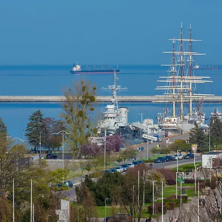Apartment Spacious In The Center Of Next To The Sea By Renters Gdynia