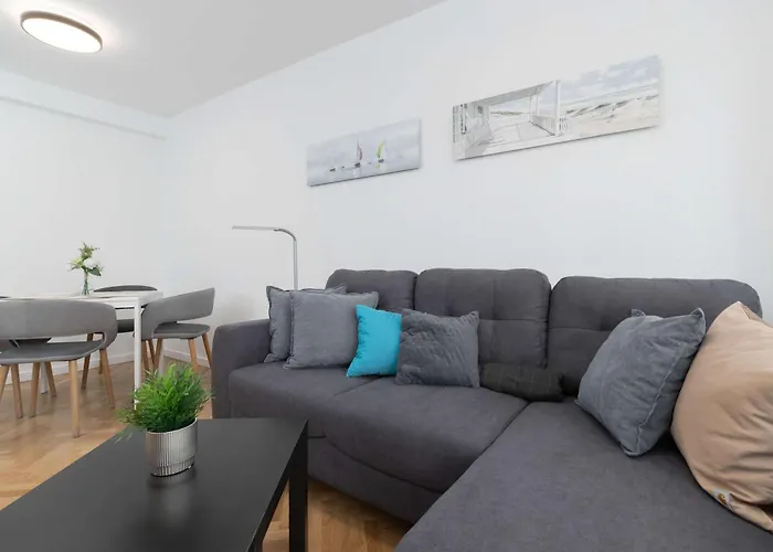 Spacious In The Center Of Next To The Sea By Renters * غدينيا